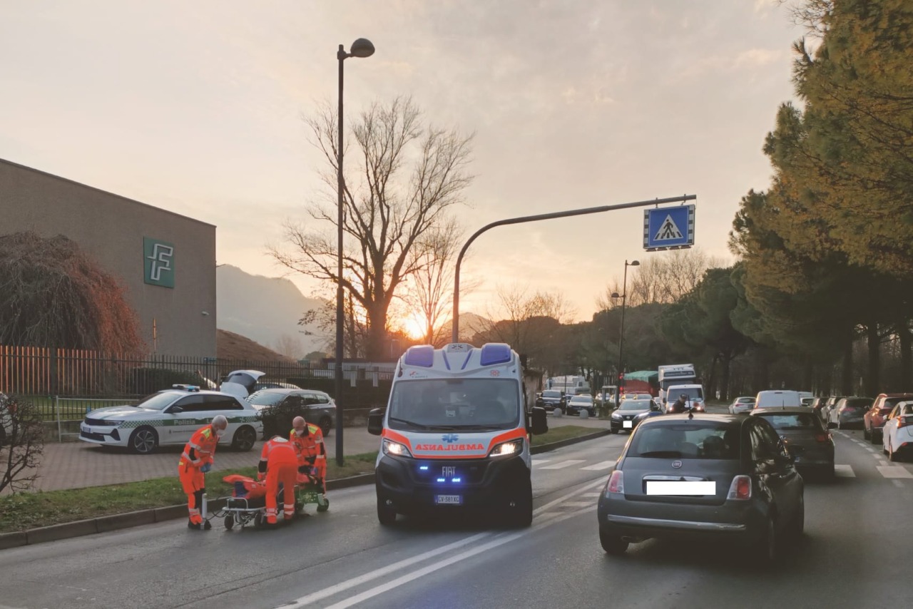 Investita in bicicletta a Calolziocorte: donna in condizioni serie