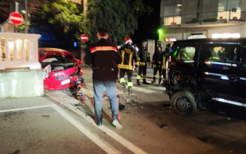 Grave incidente a Merate: auto si schianta contro pulmino per disabili
