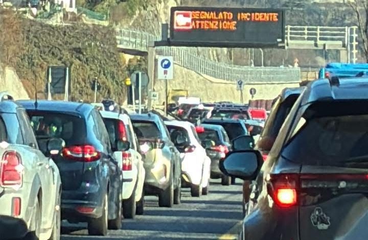 Tamponamento sulla Ss36: traffico in direzione Lecco