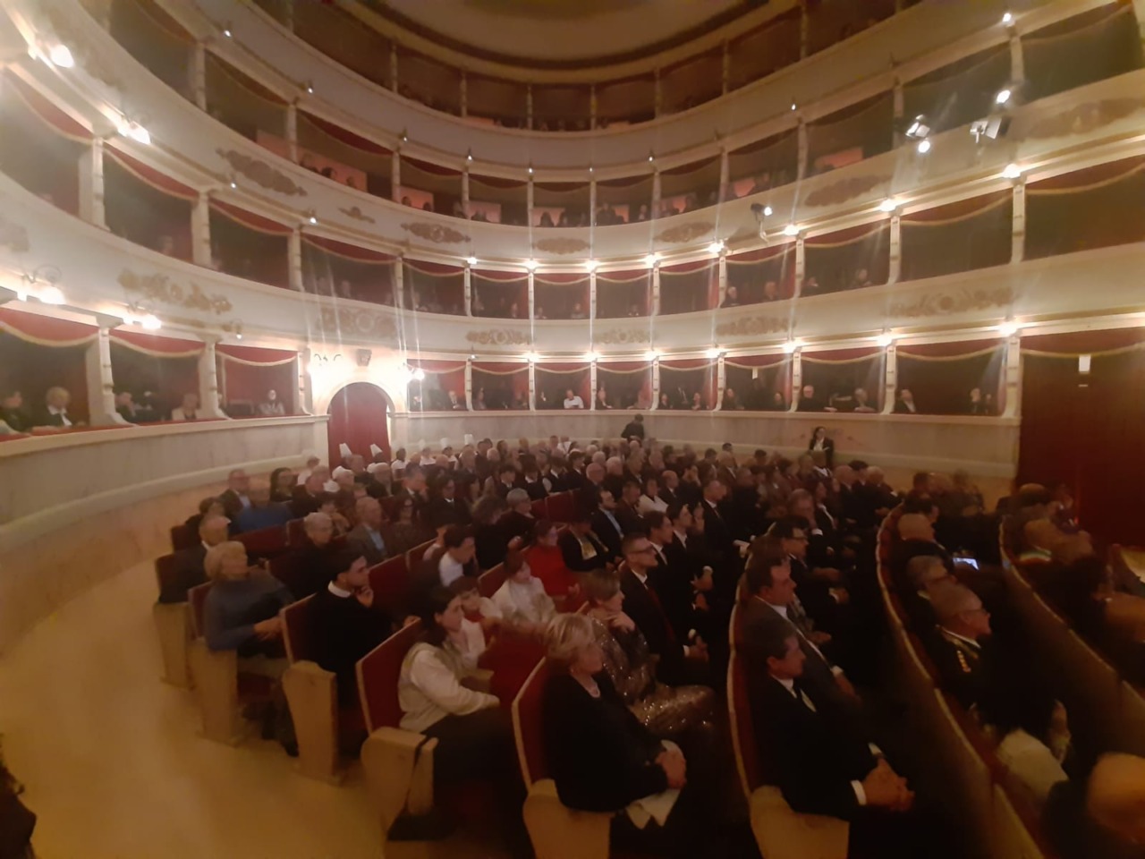 Teatro della Società, dal via libera alla chiusura: lavori e sicurezza sotto esame