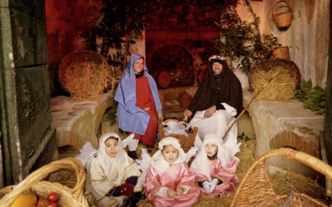 Onno torna a illuminarsi con il suo presepe vivente