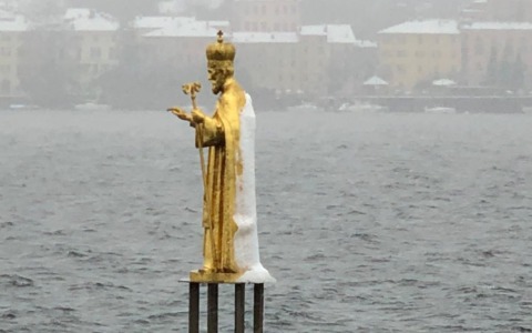 Dodici anni dopo il restauro la statua di San Nicolò brilla ancora
