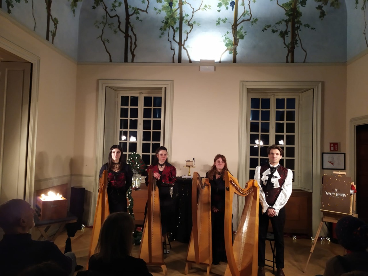 Varenna, l’ensemble Tinere Harpa incanta il numeroso pubblico nella suggestiva location di Villa Cipressi