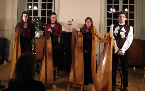 Varenna, l’ensemble Tinere Harpa incanta il numeroso pubblico nella suggestiva location di Villa Cipressi