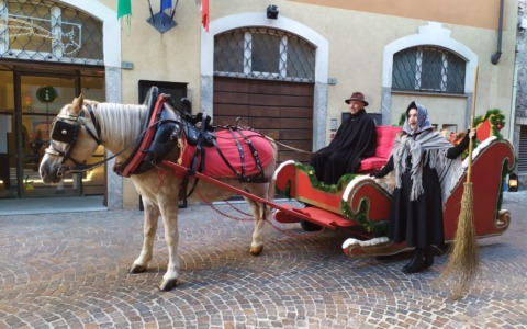 La Befana torna a Varenna: dolci e sorrisi per i più piccoli