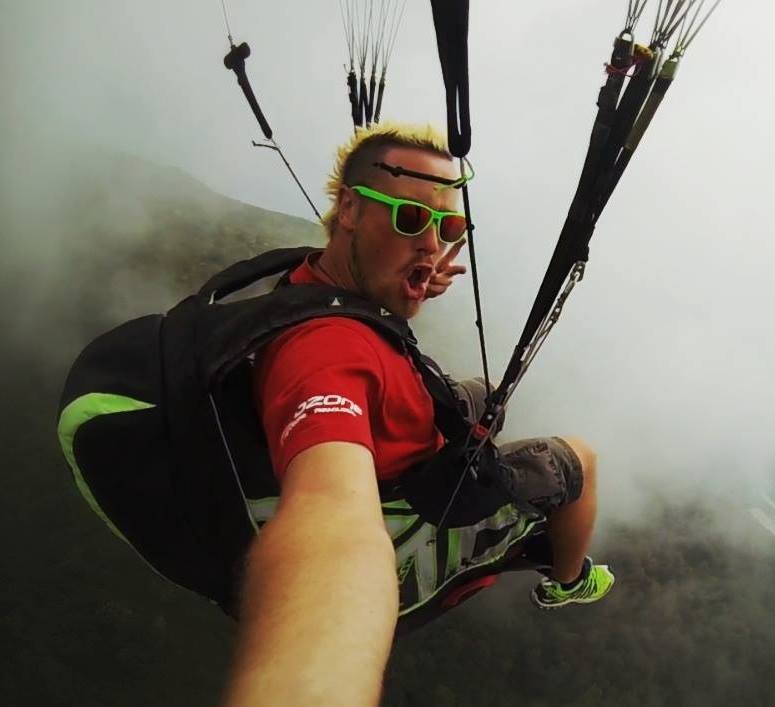 E’ Andrea Ponzoni il 37enne precipitato con il parapendio