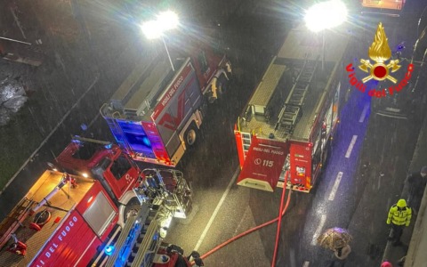 Fiamme e paura nel rione di San Giovanni a Lecco: evacuato stabile di 3 piani