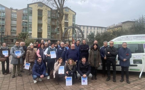 Inaugurato un nuovo mezzo Auser per Mandello e Abbadia grazie alla generosità degli imprenditori
