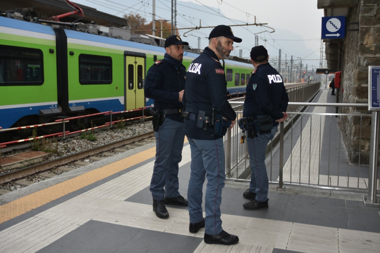 Pusher arrestato sul treno a Colico