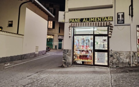 Giù le serrande dell’alimentari  Previtali di Germanedo