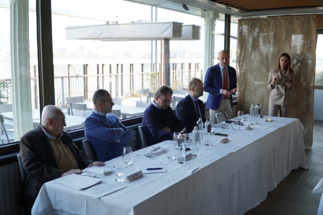 Da sinistra: Vico Valassi (Presidente Univerlecco), Mauro Piazza (Sottosegretario di Regione Lombardia), Guido Guidesi (Assessore allo Sviluppo Economico di Regione Lombardia), Marco Tarabini (Prorettore del Polo territoriale di Lecco del Politecnico di Milano) e Mauro Gattinoni (Sindaco di Lecco)