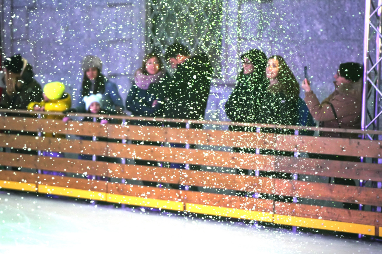 A Lecco Dj Set sul ghiaccio e la Befana in Pista