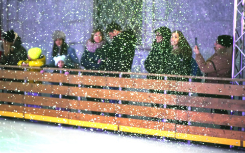 A Lecco Dj Set sul ghiaccio e la Befana in Pista