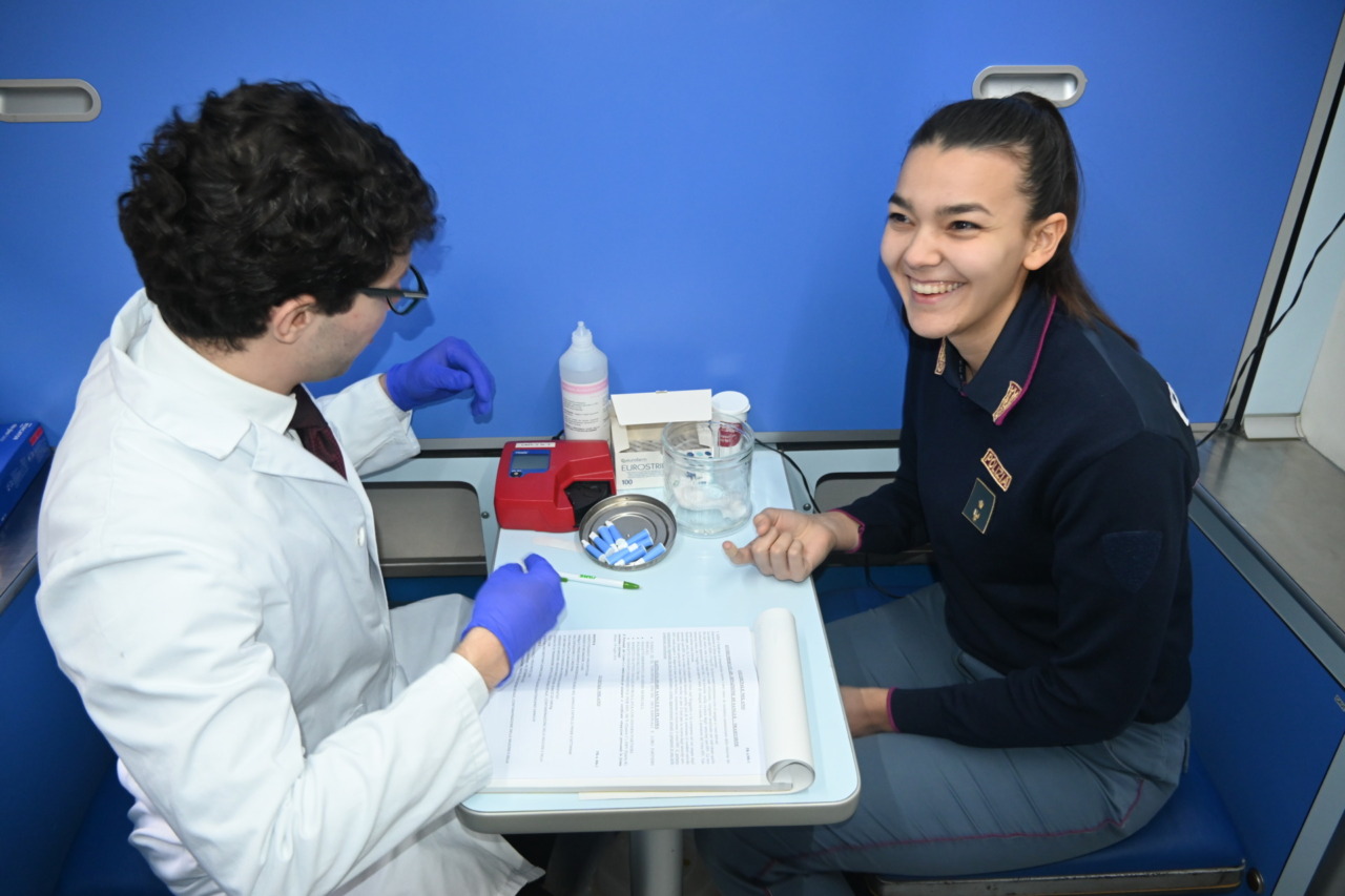 “Donazione olimpica” con la Polizia di Lecco: un gesto che “vale l’oro”