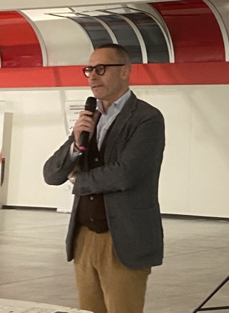 A sinistra Annalisa Bellante, HR e vicepresidente Cama Group, a destra Mauro Piazza, Sottosegretario Regione Lombardia.