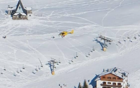 Malore sulle piste da sci a Bobbio: 75enne in codice rosso