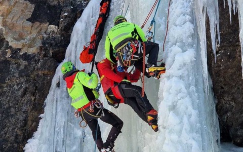 Esercitazione su cascate di ghiaccio in Val Gerola per la 19annovesima delegazione del Soccorso Alpino
