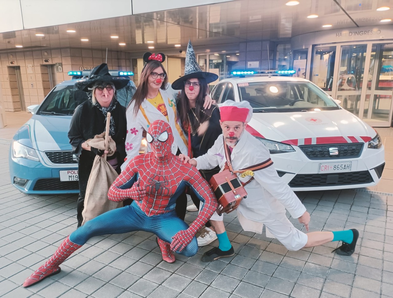 Un pomeriggio di sorrisi e speranza: la Befana arriva in Pediatria a Lecco