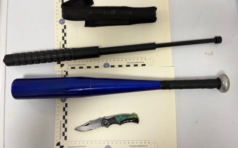 In auto con coltello, manganello e mazza da baseball: denunciato un 21enne di Calolziocorte