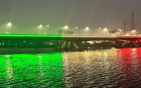 Il Quarto ponte Lecco-Pescate si illumina di tricolore