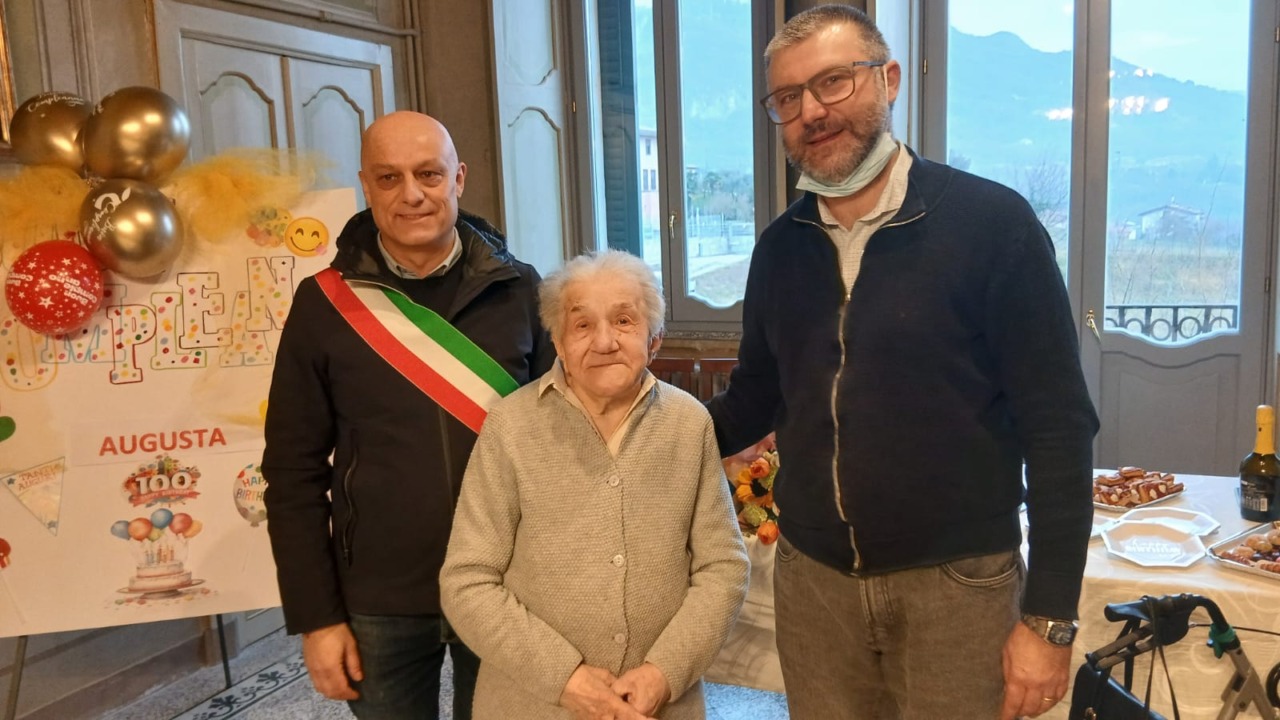 Civate, grande festa alla Casa del Cieco per i 100 anni di Augusta Bassani