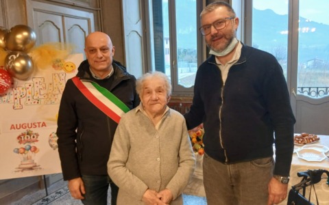Civate, grande festa alla Casa del Cieco per i 100 anni di Augusta Bassani