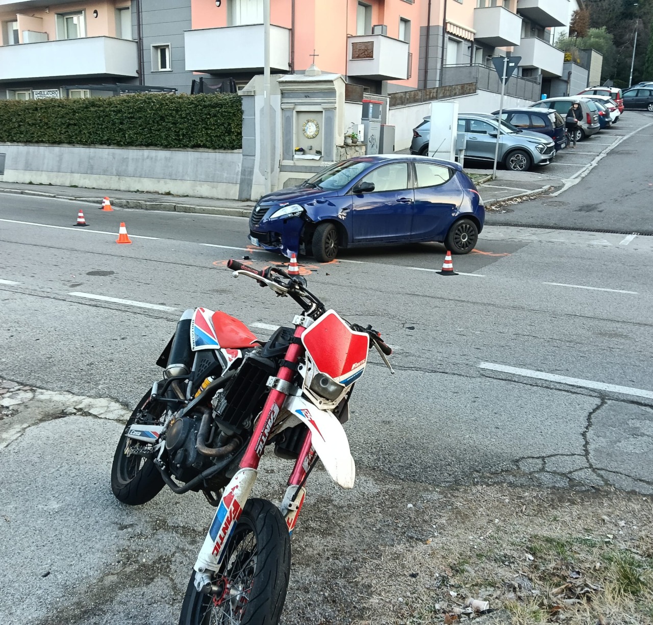 Lecco, scontro auto-moto in Corso Bergamo