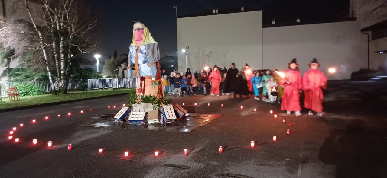 Molto partecipato a Civate il tradizionale rito del rogo della Gibiana