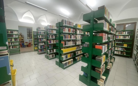 La biblioteca di Bellano si rinnova: più libri, più servizi e un tuffo nella storia