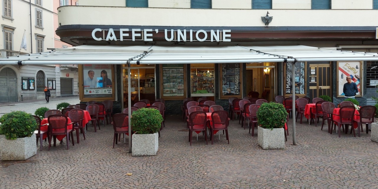 Chiude il Caffè Unione di Lecco, dopo 42 anni lasciano i fratelli Luigi e Mirca Nazzari