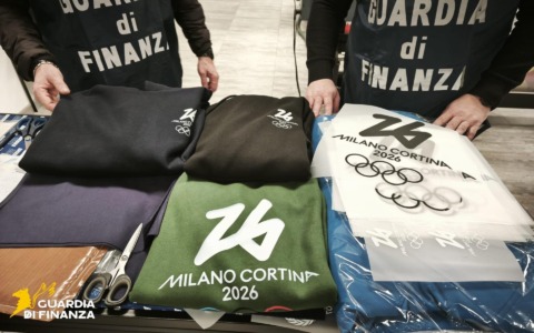 Magliette con falso logo “Milano-Cortina 2026”: scatta il sequestro