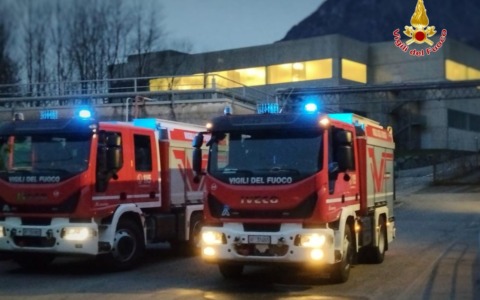 Valmadrera: fuga di gas in ditta,  Vigili del Fuoco in azione in via del Maglio
