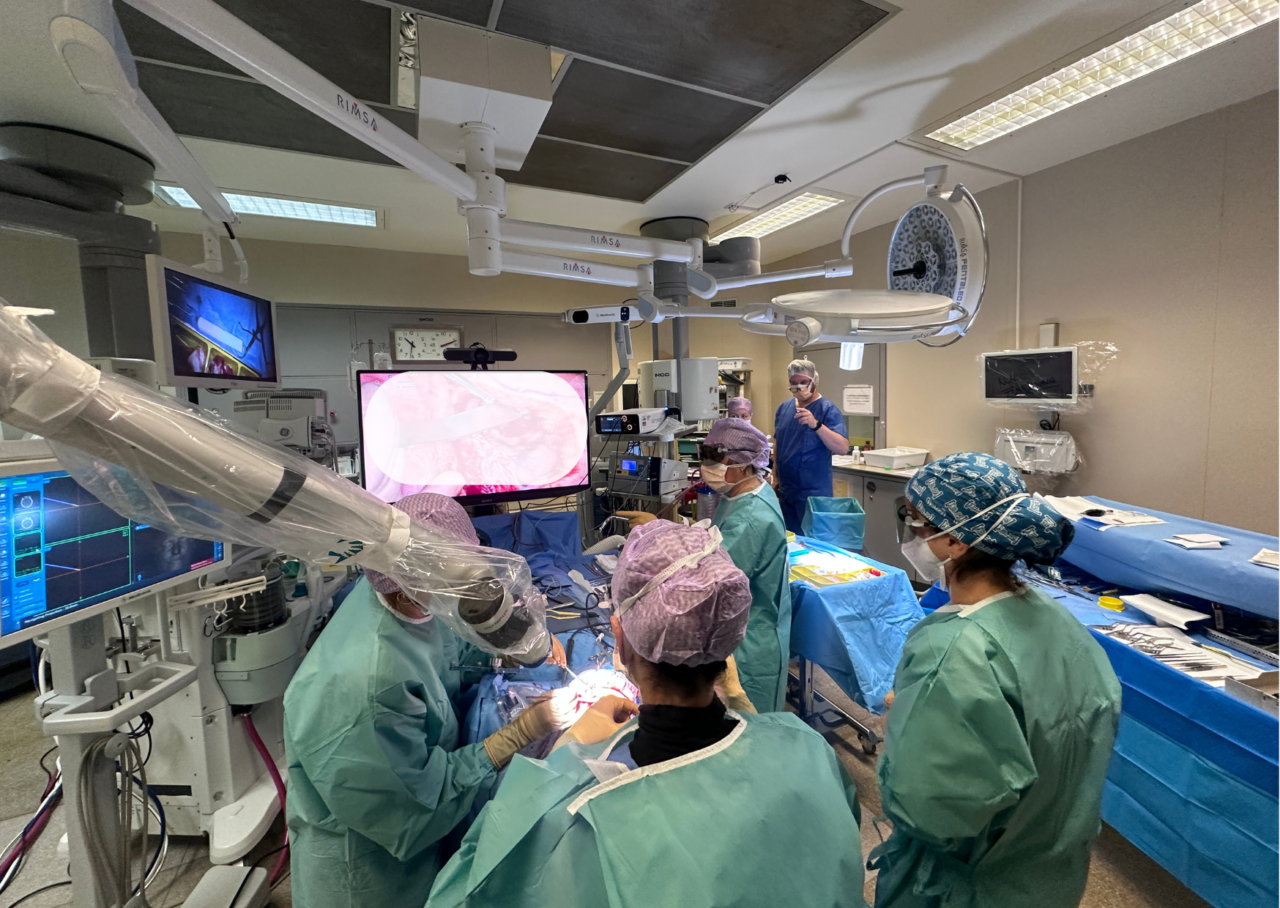 ASST Lecco rivoluziona la neurochirurgia con il sistema esoscopico digitale ORBEYE 4K 3D