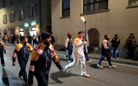 La Fiamma Olimpica ad Abbadia: in centinaia a tifare lungo la Provinciale 72