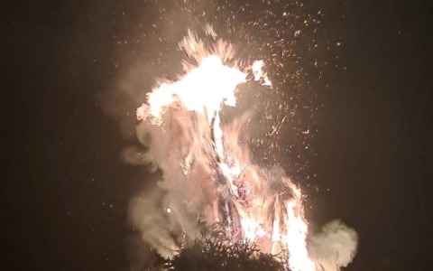 Grande falò a Moggio per “scacciare” Gennaio