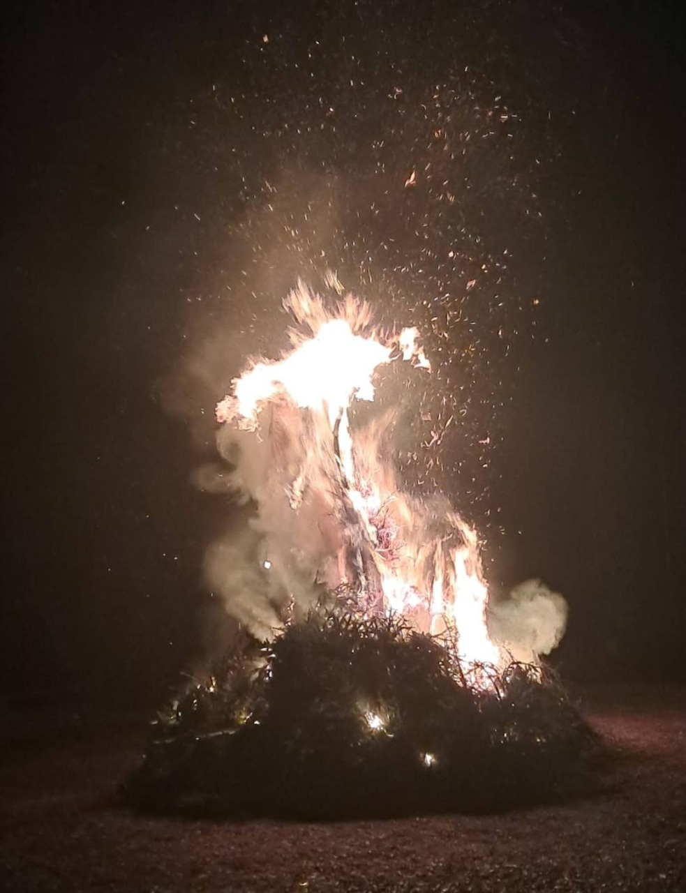 Grande falò a Moggio per “scacciare” Gennaio