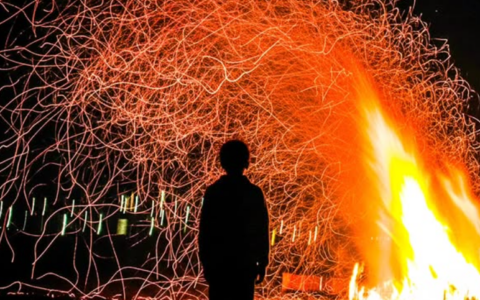 Pasturo ha acceso il falò: Trà Fö Gener