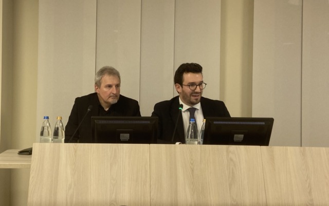 Nella foto, a sinistra il direttore dell'Accademia Corale Antonio Scaioli e a destra il presidente Raffaele Riva.