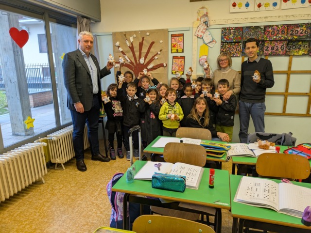 Rogeno, peluches del Parco Valle Lambro ai piccoli alunni e visita al Comune per i bimbi dell’asilo