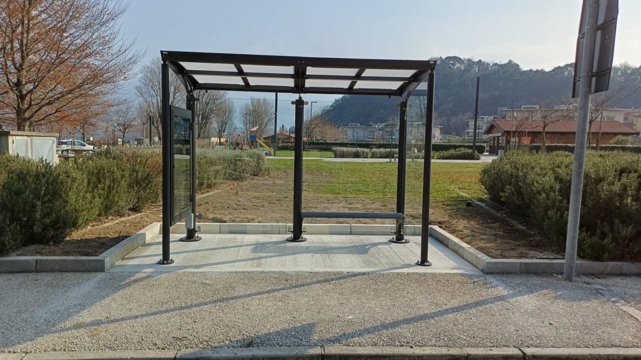 Valmadrera, installate le pensiline alle fermate dell’autobus a Parè