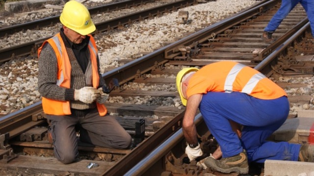 Abbadia: sabotaggio nella notte sulla Lecco-Tirano. “Atto vile e irresponsabile”