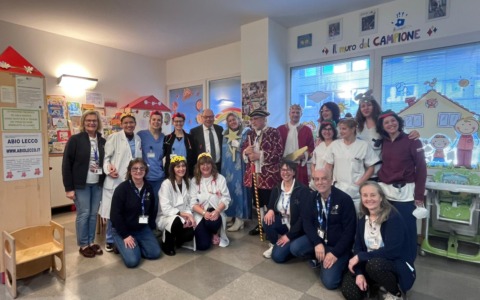 Pomeriggio di Carnevale in Pediatria per i regnanti di Lecco