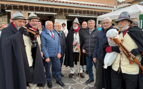 Il grande cuore di Garlate: 5.600 euro a Telethon grazie al presepe di Angelo Burini