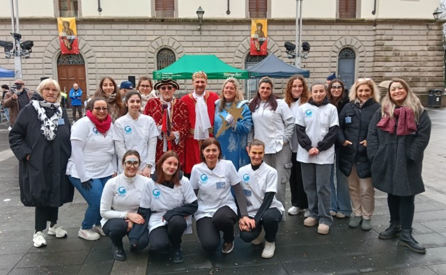 Carnevalone di Lecco: i regnanti fanno visita agli anziani, poi la festa in piazza