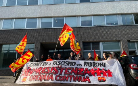 Appalto rifiuti, USB in protesta a Lecco: «Clima intimidatorio e lavoratori a rischio»