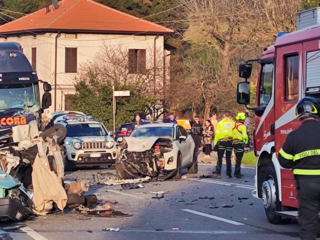 Incidente mortale sulla Ss342 Dir: due uomini perdono la vita nello scontro frontale