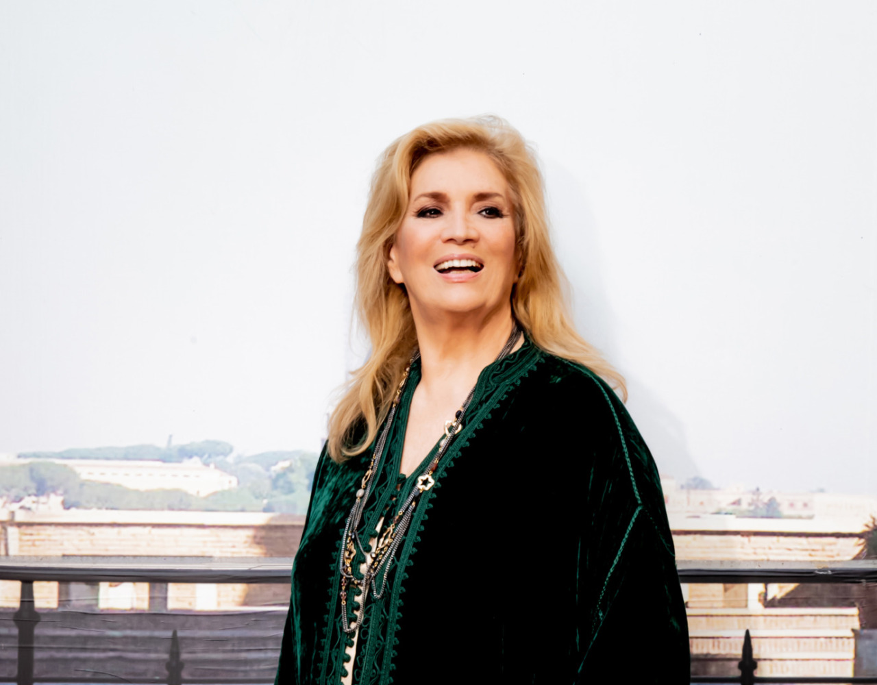 Iva Zanicchi a Lecco per presentare “Quel profumo di brodo caldo”