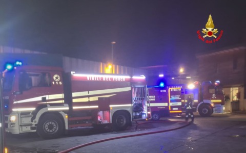 Circolo Ambiente Ilaria Alpi: “Colico, ennesimo incendio alla Seval: allarme salute”