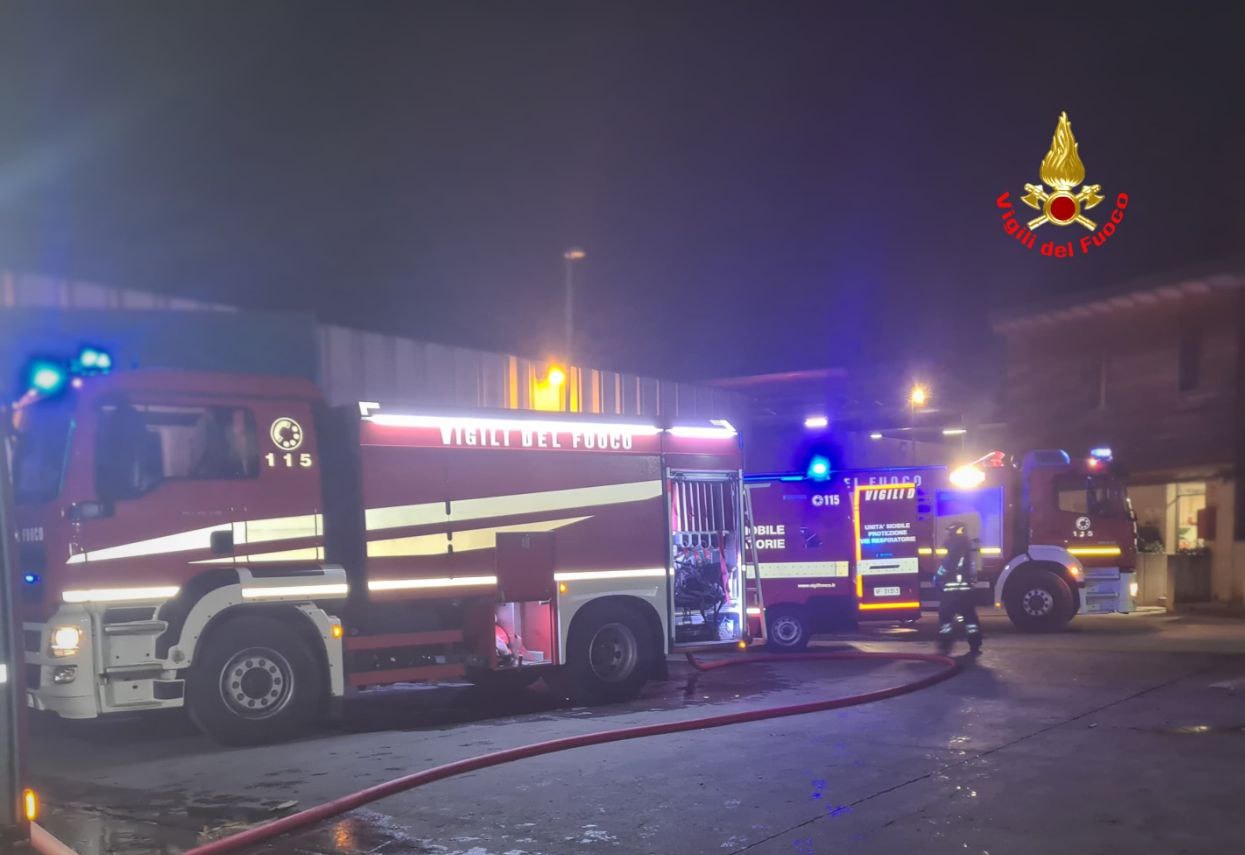 Circolo Ambiente Ilaria Alpi: “Colico, ennesimo incendio alla Seval: allarme salute”
