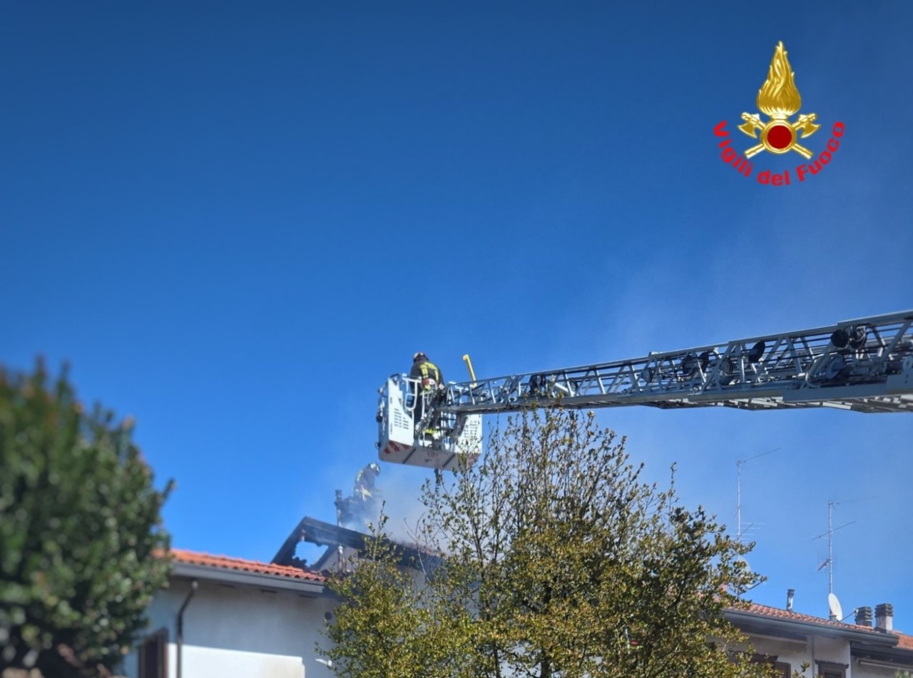 A fuoco due tetti a Brivio e Casatenovo